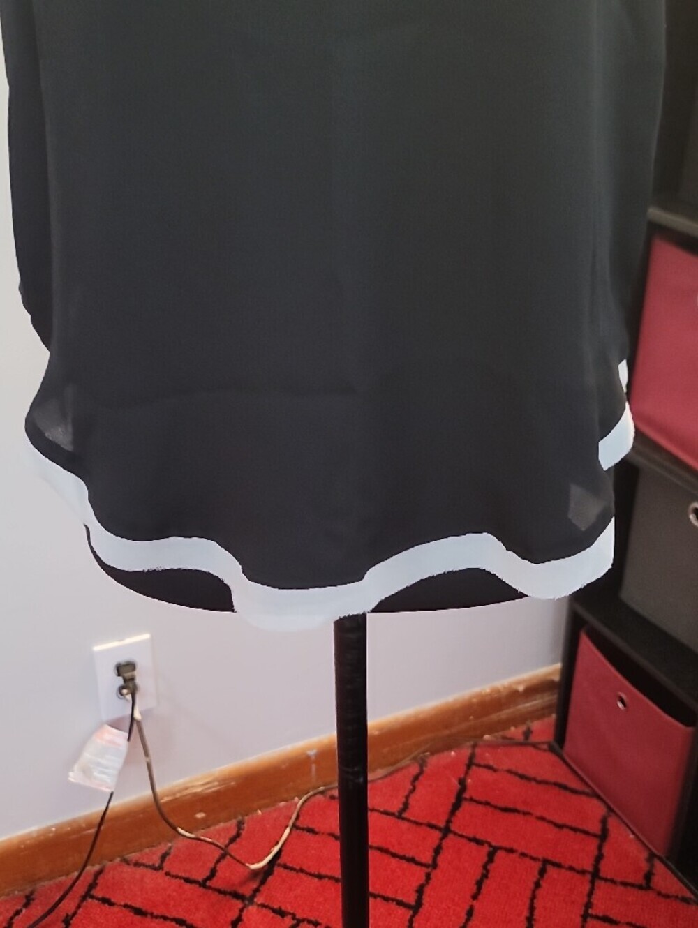 Who What Wear Sleeveless Black Camisole with White Contrast Trim NWT Size Xsmall - Picture 7 of 12